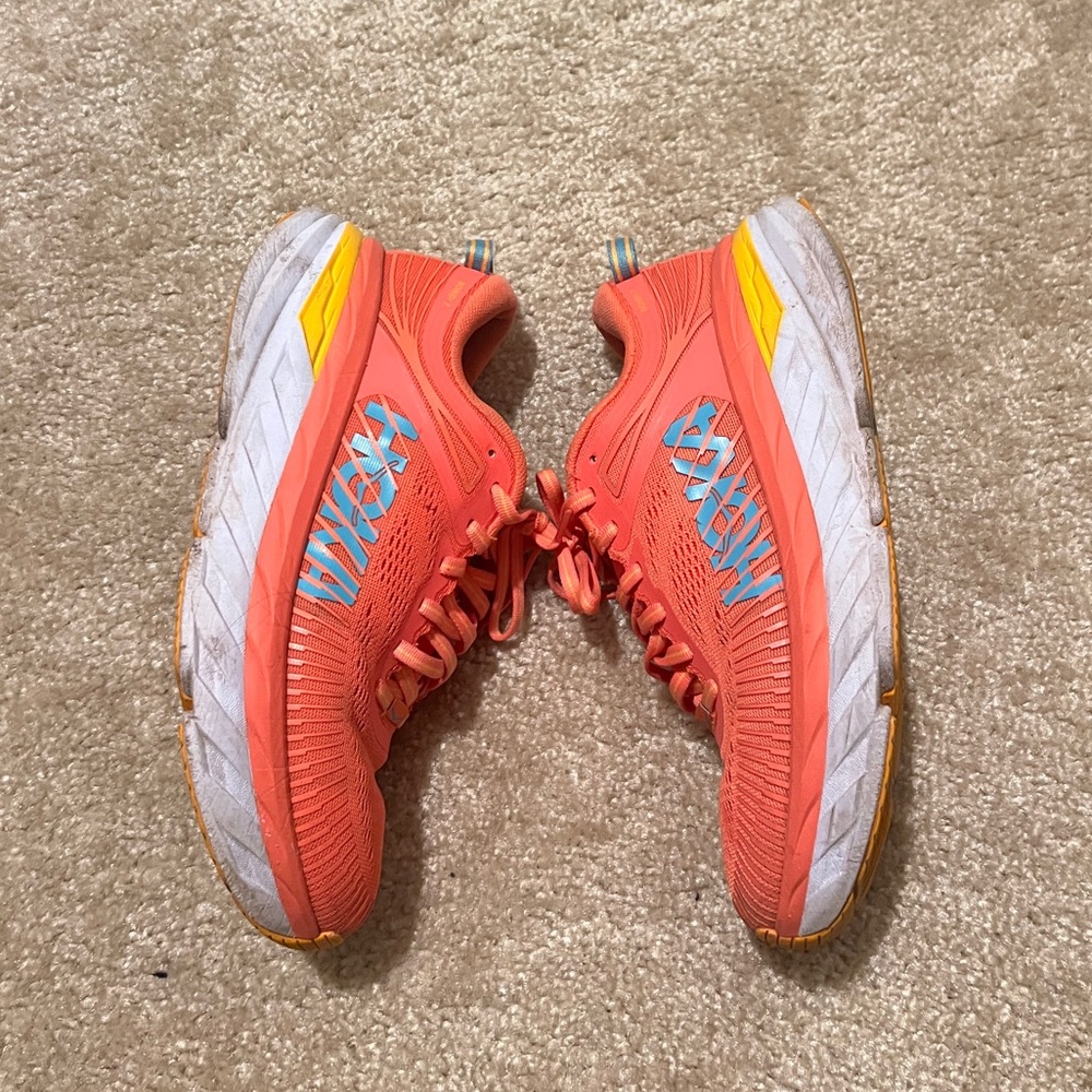 Hoka Bondi 7 in the color (Camellia Coastal) US W 7